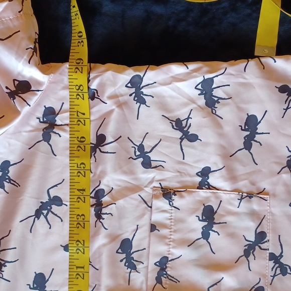 DOLLSKILL 2x Pink satin lounge set with black ants all over.Top/Shorts - Picture 7 of 13